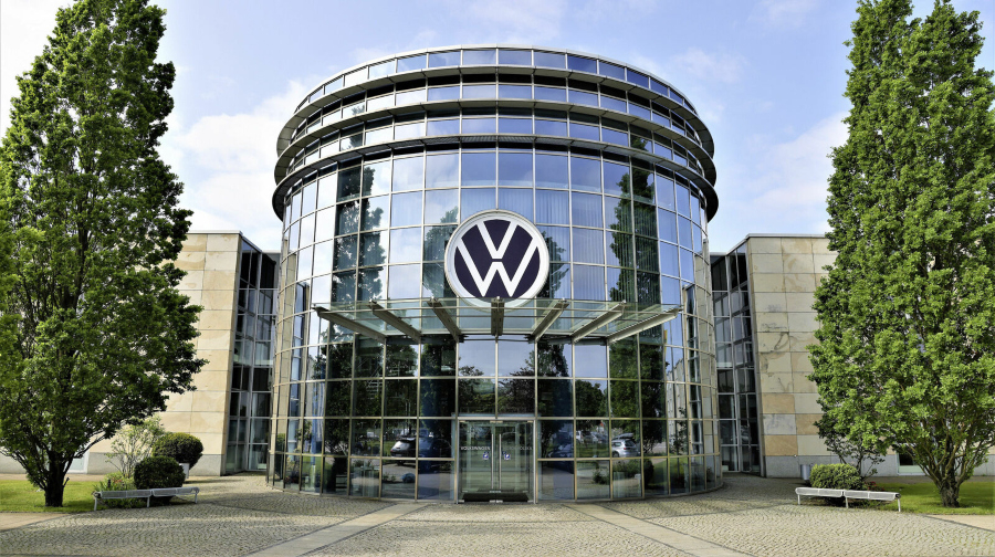 Volkswagen: Στον «αέρα» τέσσερα εργοστάσια – Τι εξετάζει ο γερμανικός κολοσσός