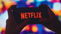 Netflix: Λαμβάνει μέτρα για να μπει τέλος στους δανεικούς κωδικούς