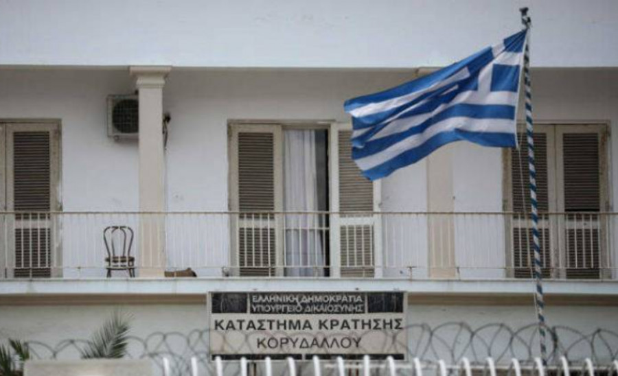Κορυδαλλός: Πενήντα λίτρα αλκοολούχου παρασκευάσματος, ζάρια και μάρκες εντοπίστηκαν σε έρευνα στις φυλακές