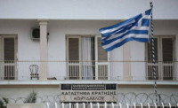 Κορυδαλλός: Πενήντα λίτρα αλκοολούχου παρασκευάσματος, ζάρια και μάρκες εντοπίστηκαν σε έρευνα στις φυλακές