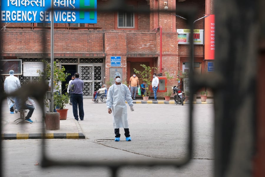 Σιγκαπούρη - Κορονοϊός: Οι αρχές εξετάζουν περιπτώσεις επαναμολύνσεων, μετά τον εντοπισμό κορυσμάτων σε κοιτώνες εργατών