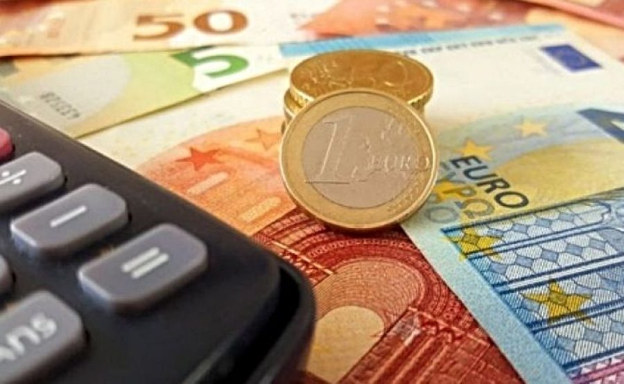 ΤτΕ: Σε πτωτική τροχιά τα επιτόκια καταθέσεων και χορηγήσεων – Στο 4,06% το μέσο επιτόκιο στεγαστικών
