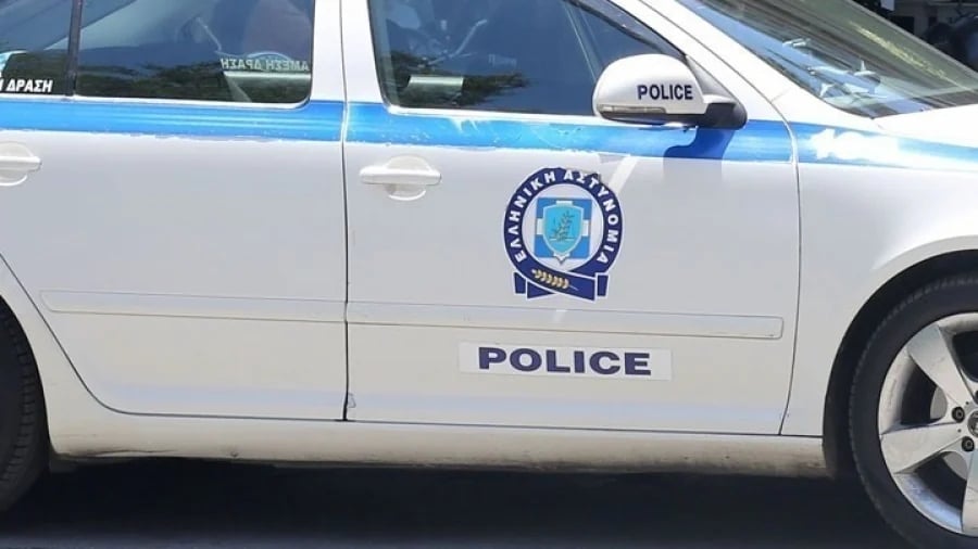 Εμπρηστική επίθεση σε αντιπροσωπεία αυτοκινήτων στη Γλυφάδα