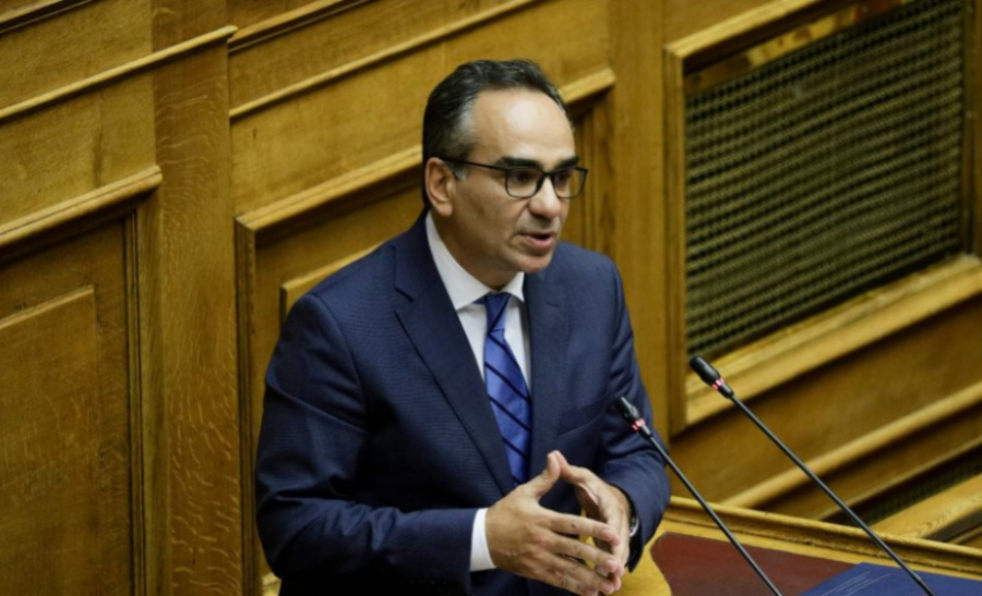 Κοντοζαμάνης: Δεν τίθεται θέμα απόλυσης ανεμβολίαστων και υποχρεωτικού εμβολιασμού παιδιών