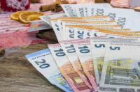 Οι αμοιβές όσων εργάζονται τις αργίες των Χριστουγέννων και της Πρωτοχρονιάς