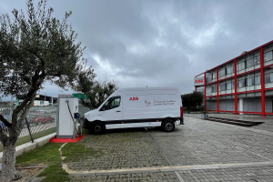 Η ABB προτάσσει την αναγκαιότητα εξηλεκτρισμού των εταιρικών στόλων