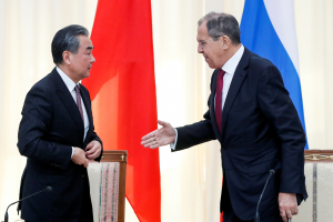Οι ΥΠΕΞ Ρωσίας και Κίνας καταδικάζουν τις κυρώσεις της Δύσης