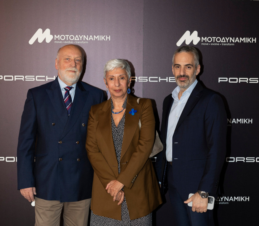 Κύριος και κυρία Μητροπούλου, Νίκος Σινογιάννης Head of Porsche Greece