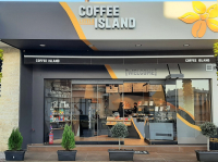 Coffee Island: Σβήνει τον εξωτερικό φωτισμό στα μαγαζιά της
