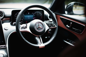 Mercedes: Πρώτη στις πωλήσεις επιβατικών της premium κατηγορίας στην ελληνική αγορά