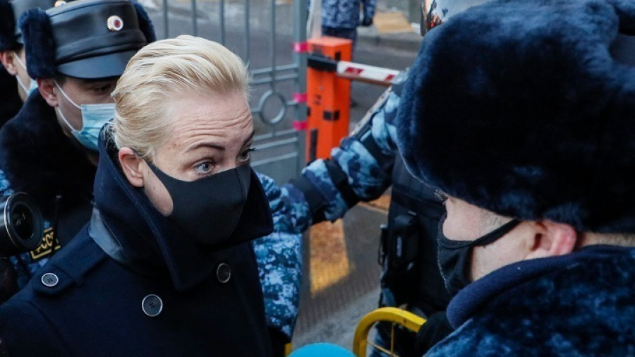 Σύζυγος Ναβάλνι: Ο Πούτιν να «τιμωρηθεί» για τις κτηνωδίες που διαπράχθηκαν σε βάρος του Αλεξέι