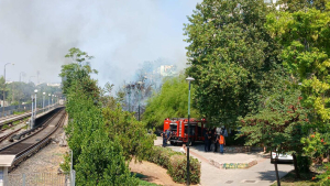 Φωτιά στα Άνω Πατήσια, διακοπή δρομολογίων του ΗΣΑΠ