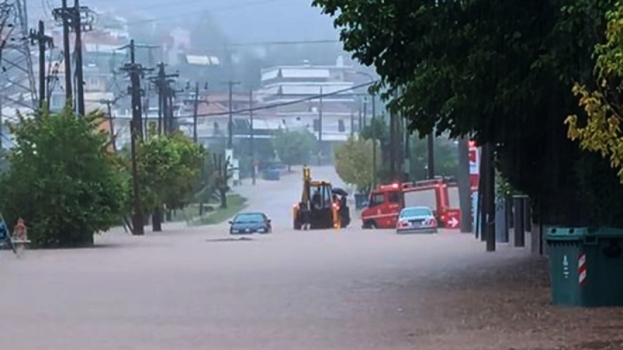 Κακοκαιρία Daniel: Πλημμυρίζουν συνοικίες της Λάρισας - Περίπου 720.000 στρέμματα οι πλημμυρισμένες εκτάσεις